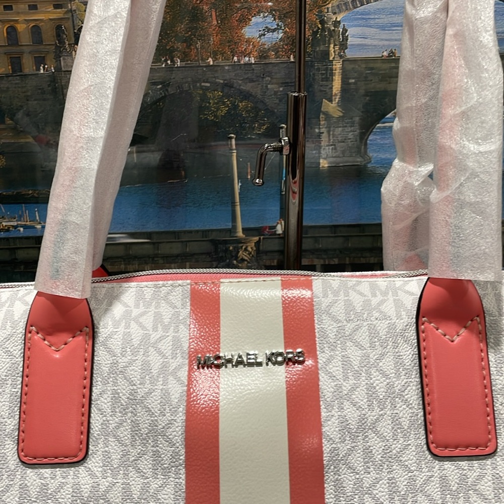Michael Kors Large Travel Tote - Picture 2 of 9